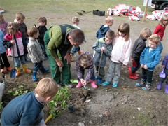 Kindergarten_Pflanzen_setzen_22