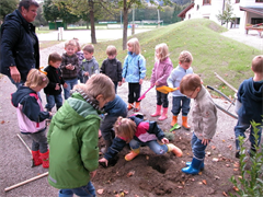 Kindergarten_Pflanzen_setzen_03